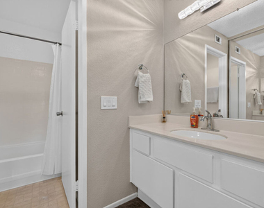 2554 Olive Drive - Photo Thumbnail 22