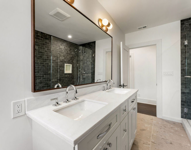 1919 N Catalina Street - Photo Thumbnail 6