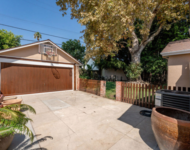 1919 N Catalina Street - Photo Thumbnail 13