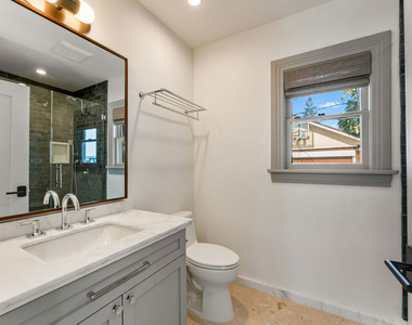 1919 N Catalina Street - Photo Thumbnail 9