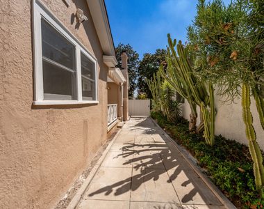 1919 N Catalina Street - Photo Thumbnail 12