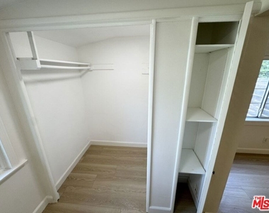 3957 Tivoli Avenue - Photo Thumbnail 9