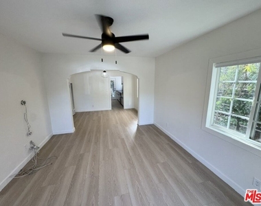 3957 Tivoli Avenue - Photo Thumbnail 24