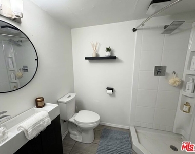 3957 Tivoli Avenue - Photo Thumbnail 17
