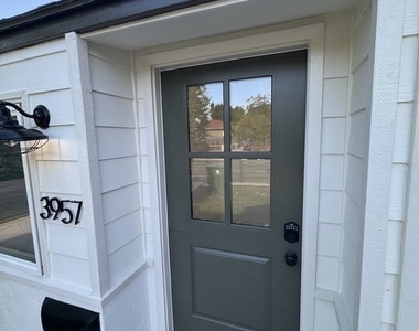 3957 Tivoli Avenue - Photo Thumbnail 3
