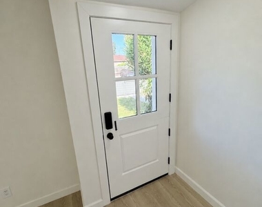 3957 Tivoli Avenue - Photo Thumbnail 22