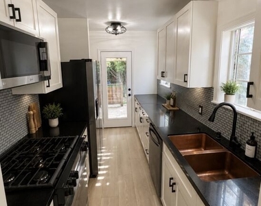 3957 Tivoli Avenue - Photo Thumbnail 6