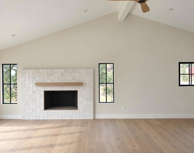 2530 Foothill Dr - Photo Thumbnail 3