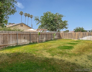 1585 Ionian St - Photo Thumbnail 19