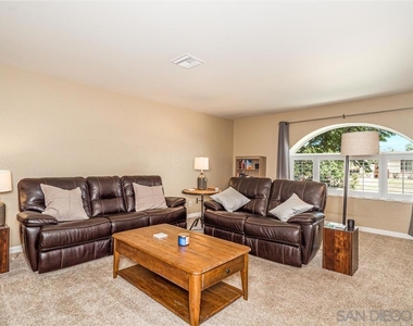 1585 Ionian St - Photo Thumbnail 6