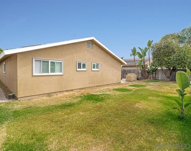 1585 Ionian St - Photo Thumbnail 21