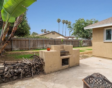 1585 Ionian St - Photo Thumbnail 20