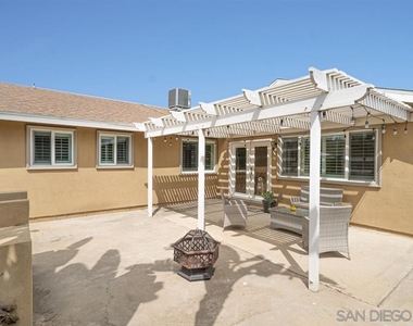 1585 Ionian St - Photo Thumbnail 18