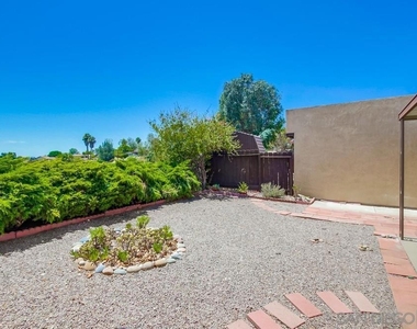 4755 Live Oak Ct - Photo Thumbnail 27