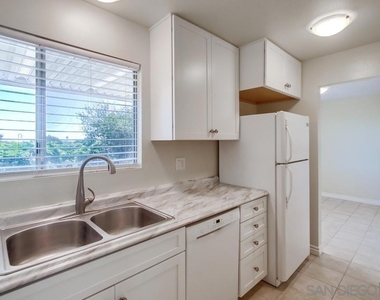 4755 Live Oak Ct - Photo Thumbnail 8