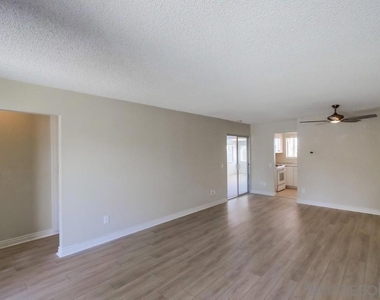 4755 Live Oak Ct - Photo Thumbnail 2