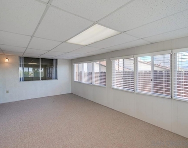 4755 Live Oak Ct - Photo Thumbnail 12