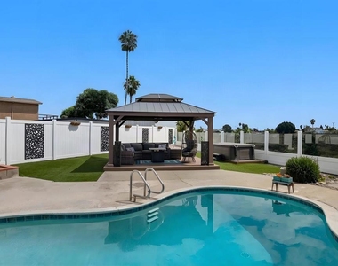 3863 Mount Ainsworth Ave - Photo Thumbnail 4
