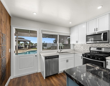 3863 Mount Ainsworth Ave - Photo Thumbnail 14