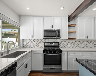 3863 Mount Ainsworth Ave - Photo Thumbnail 15