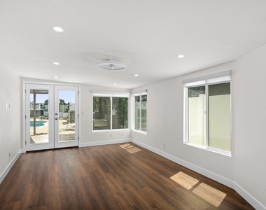 3863 Mount Ainsworth Ave - Photo Thumbnail 32