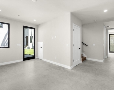 4647 Coronado Avenue - Photo Thumbnail 43