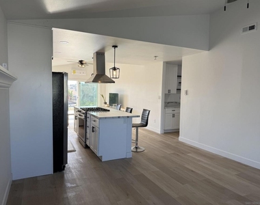 664 Carefree Dr - Photo Thumbnail 6