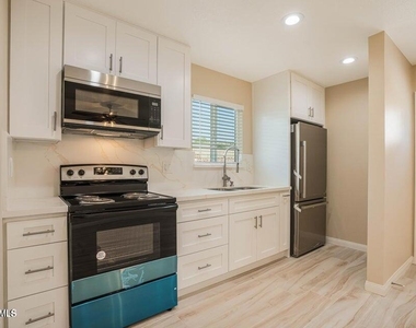 1227 Alexander Street - Photo Thumbnail 2
