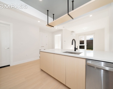 Vleigh Place - Photo Thumbnail 4