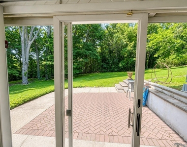 40 Maplewood Drive - Photo Thumbnail 11