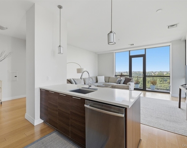701 Ridge Hill Boulevard - Photo Thumbnail 7