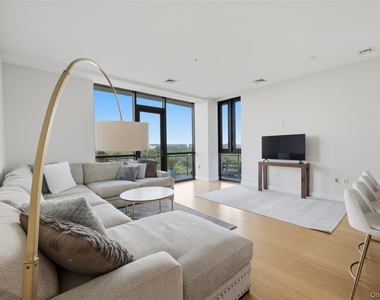 701 Ridge Hill Boulevard - Photo Thumbnail 14