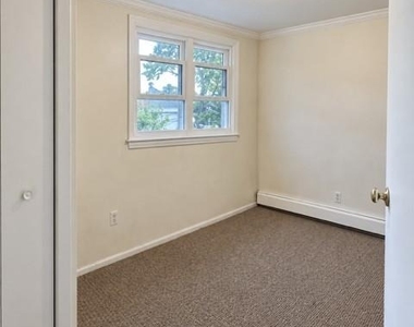 306 Peters Avenue - Photo Thumbnail 3