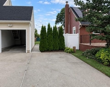 306 Peters Avenue - Photo Thumbnail 10