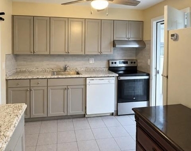 306 Peters Avenue - Photo Thumbnail 2