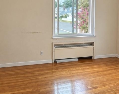 306 Peters Avenue - Photo Thumbnail 4