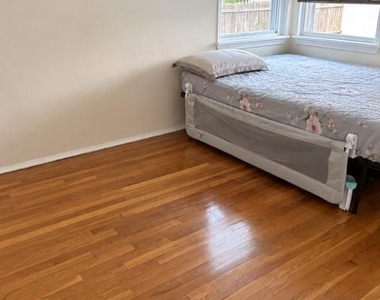 306 Peters Avenue - Photo Thumbnail 5