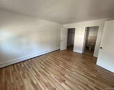 24 Wood Street - Photo Thumbnail 8