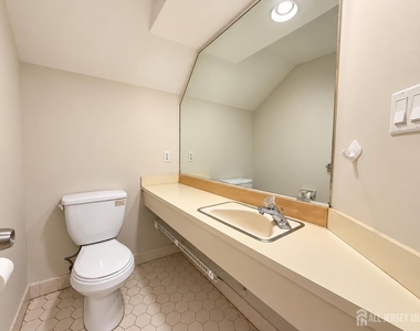 342 Crosspointe Drive - Photo Thumbnail 8