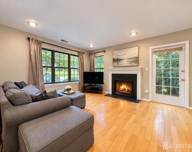 342 Crosspointe Drive - Photo Thumbnail 3