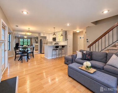 342 Crosspointe Drive - Photo Thumbnail 4