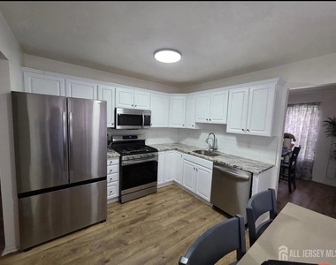 1702 Cypress Lane - Photo Thumbnail 5