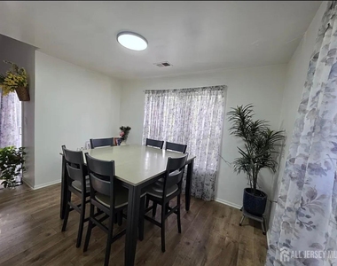 1702 Cypress Lane - Photo Thumbnail 6