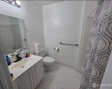1702 Cypress Lane - Photo Thumbnail 10