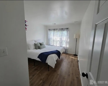 1702 Cypress Lane - Photo Thumbnail 11