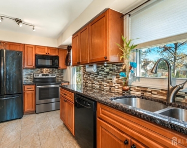 237 Johnson Avenue - Photo Thumbnail 5