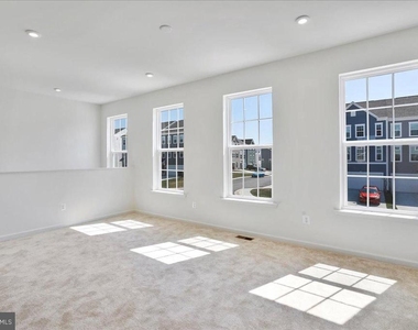 64 Stafford Place - Photo Thumbnail 6