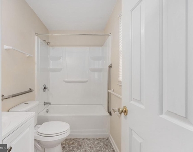 10704 Whiperwhill Court N - Photo Thumbnail 20