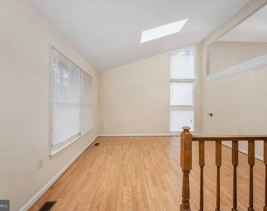 10704 Whiperwhill Court N - Photo Thumbnail 5