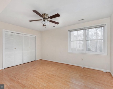 10704 Whiperwhill Court N - Photo Thumbnail 32